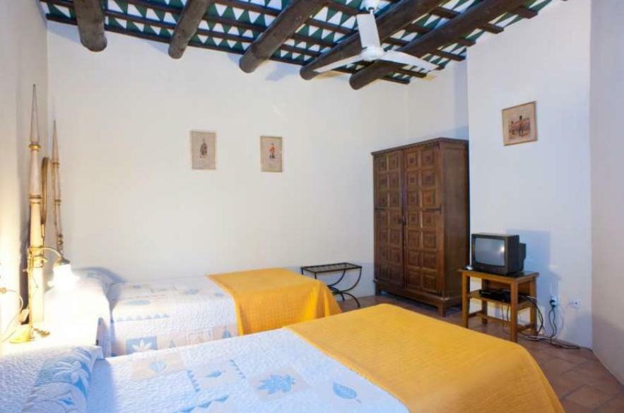 Hostal La Riera Torroella de Montgrí Εξωτερικό φωτογραφία